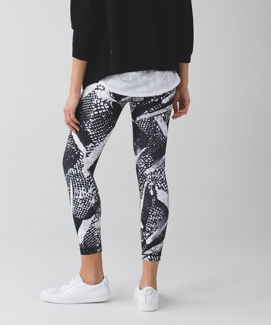  Lululemon High Times Pant Full On Luon 7/8 Yoga Pants (Black, 4)  : Clothing, Shoes & Jewelry