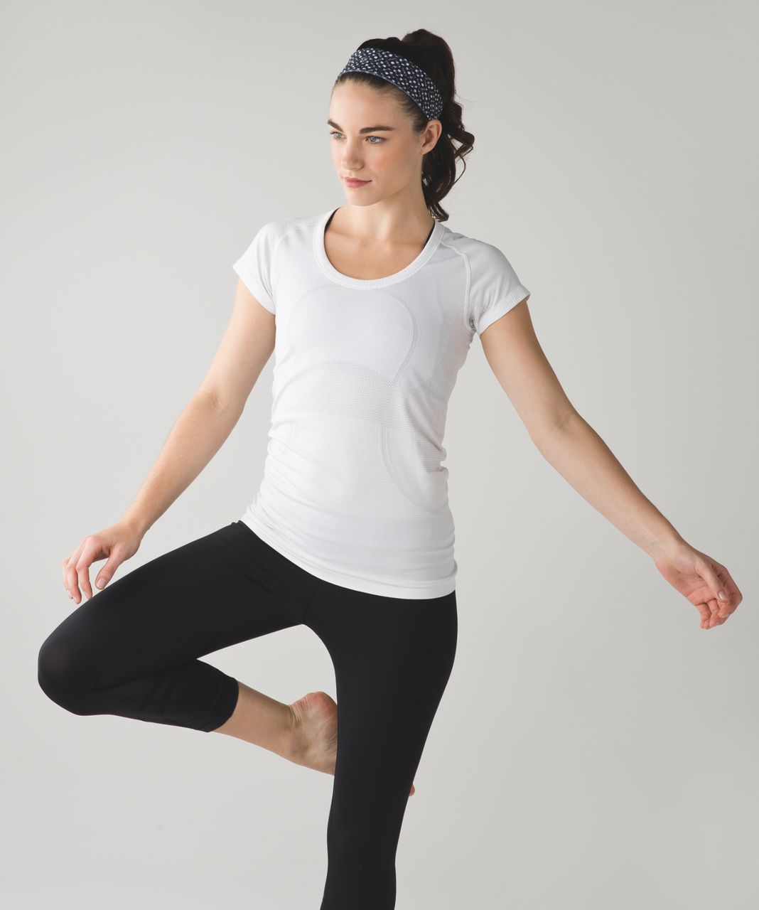 Lululemon Fly Away Tamer Headband 2.0 - Millie Mesh White Black