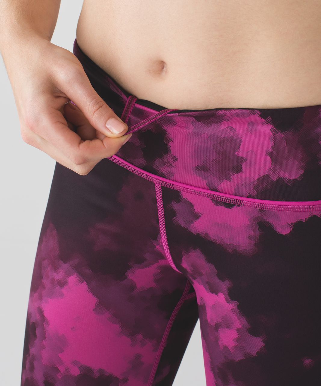 Lululemon Pace Rival Crop *Full-On Luxtreme - Blooming Pixie Raspberry Black / Raspberry