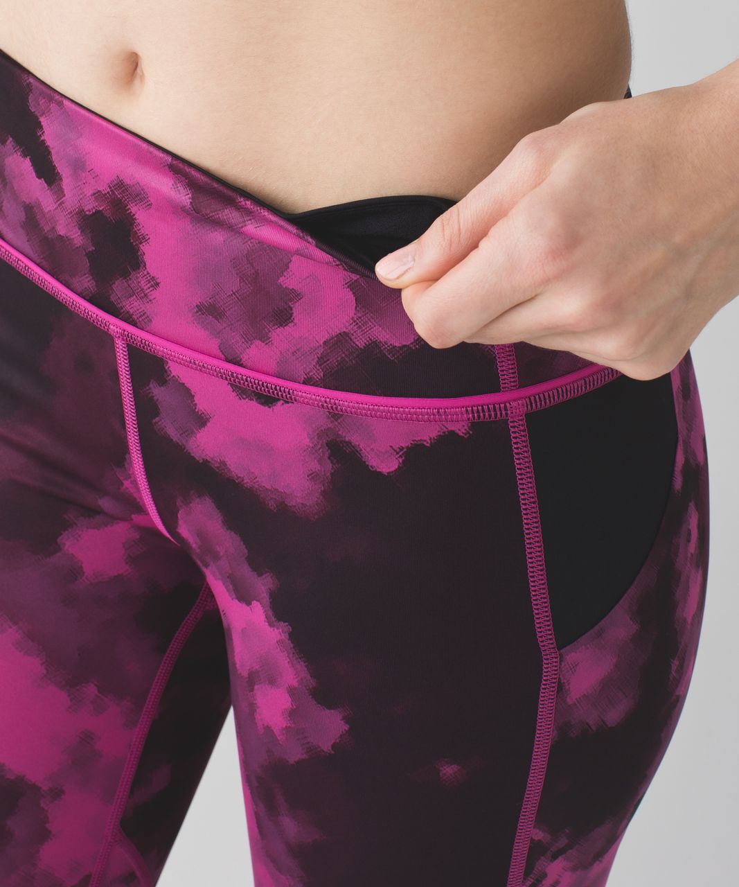 Lululemon Pace Rival Crop *Full-On Luxtreme - Blooming Pixie Raspberry Black / Raspberry
