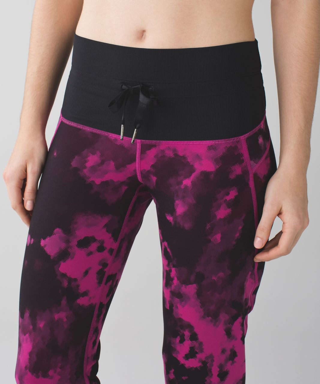 Lululemon Shake It Out Crop - Blooming Pixie Raspberry Black / Black