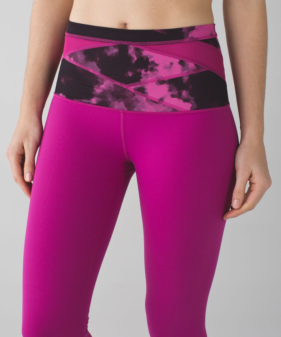 Lululemon Wunder Under Crop (Hi-Rise) *Full-On Luon - Raspberry / Blooming Pixie Raspberry Black