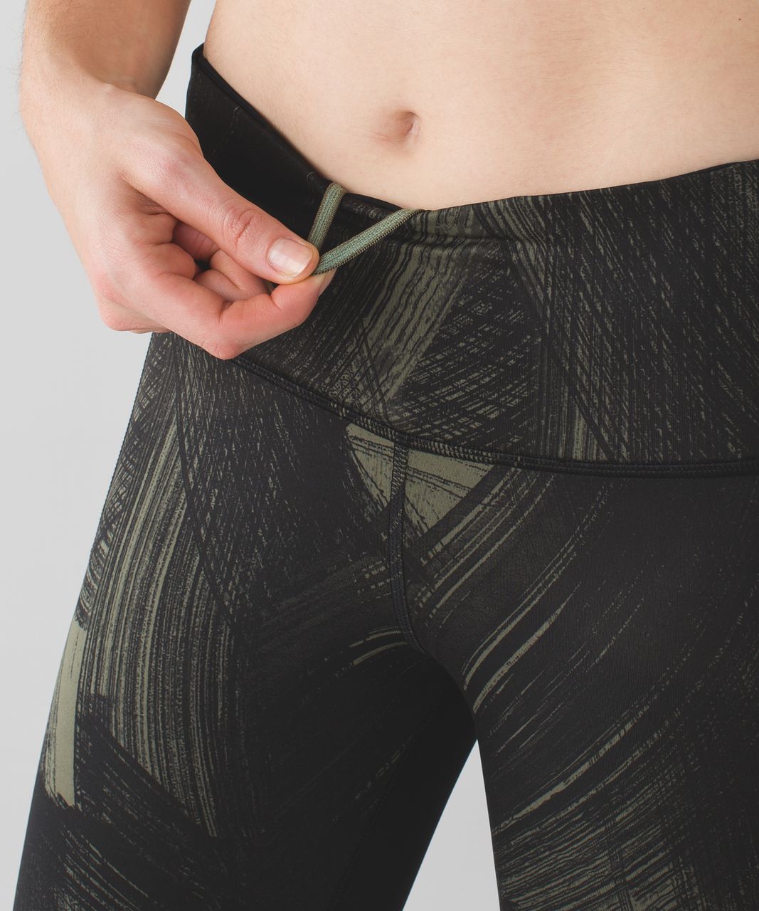 Lululemon Fresh Mesh Run Crop - Wind Chill Fatigue Green Black