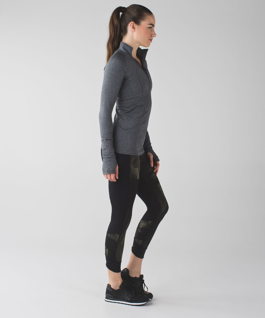 Lululemon Fresh Mesh Run Crop - Wind Chill Fatigue Green Black / Black