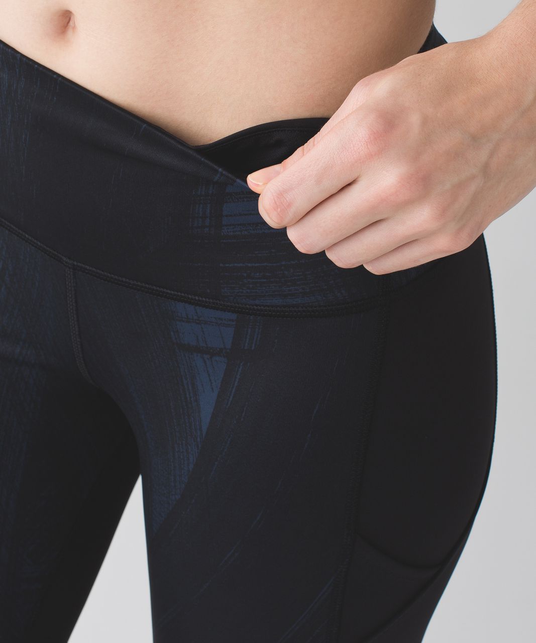 Lululemon Fresh Mesh Run Crop - Wind Chill Deep Navy Black / Black