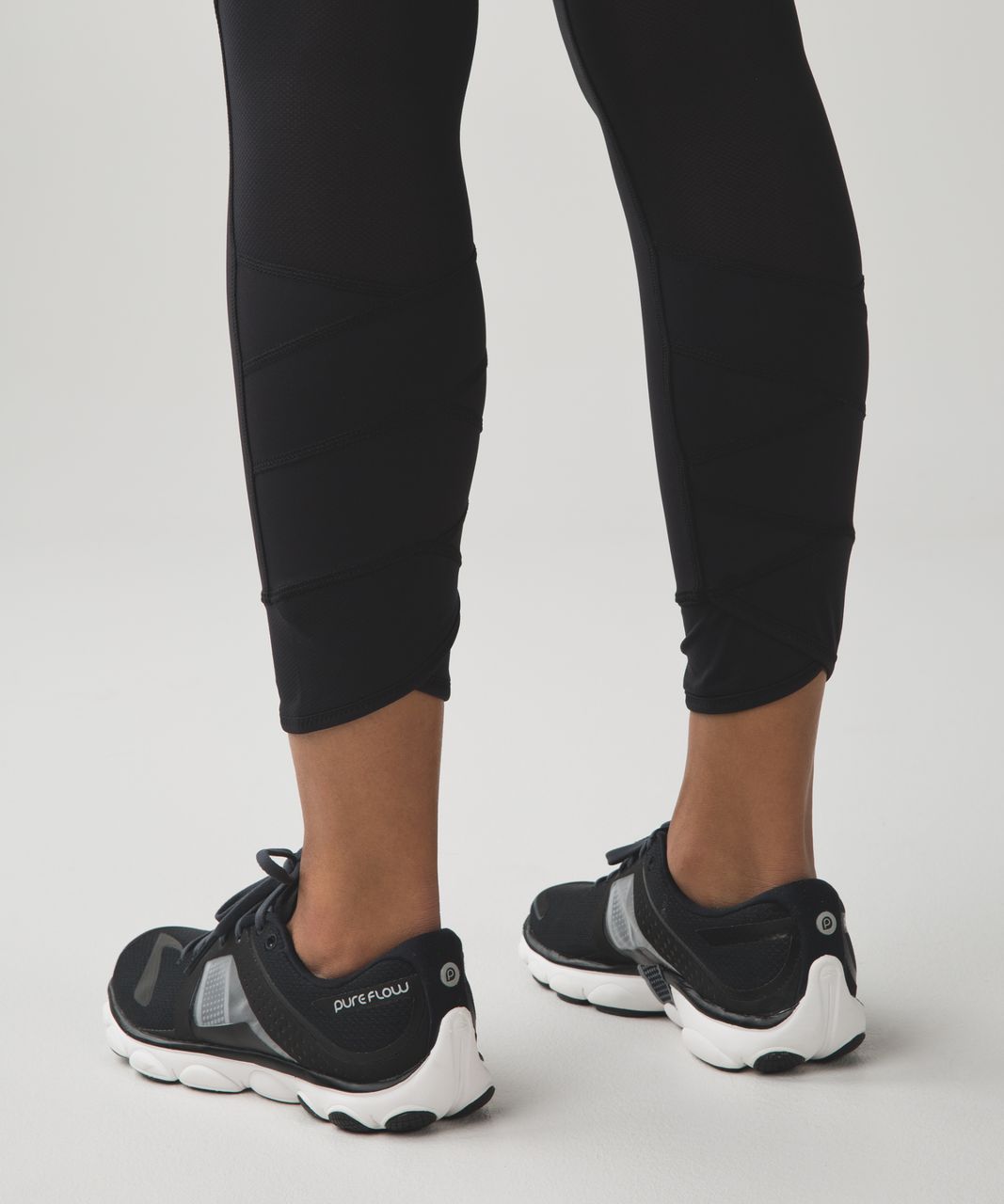 Lululemon Fresh Mesh Run Crop - Black