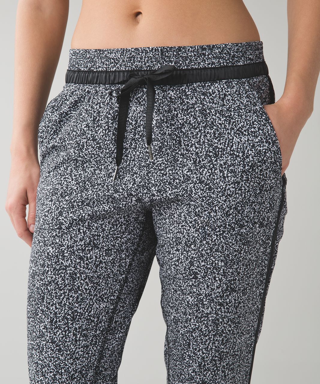 Lululemon &go On The Go Jogger - Flashback Static White Black / Black