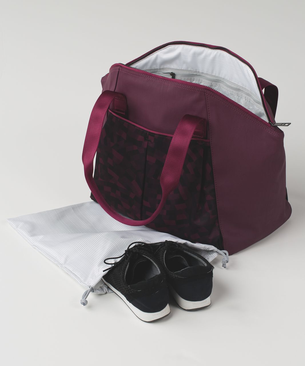 Lululemon Free to Be Bag - Capoeira Red Grape Black / Red Grape