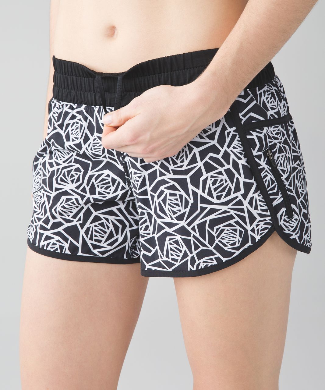 Lululemon Tracker Short III *4-way Stretch - Posey Black White / Black