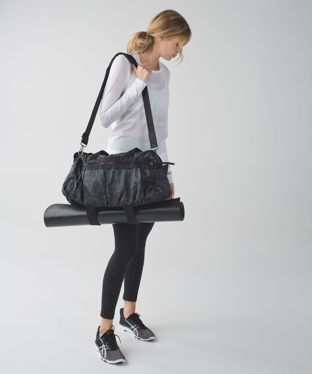 Lululemon Gym To Win Duffel - Pitter Patter Bold Stripe Deep Coal Black / Black