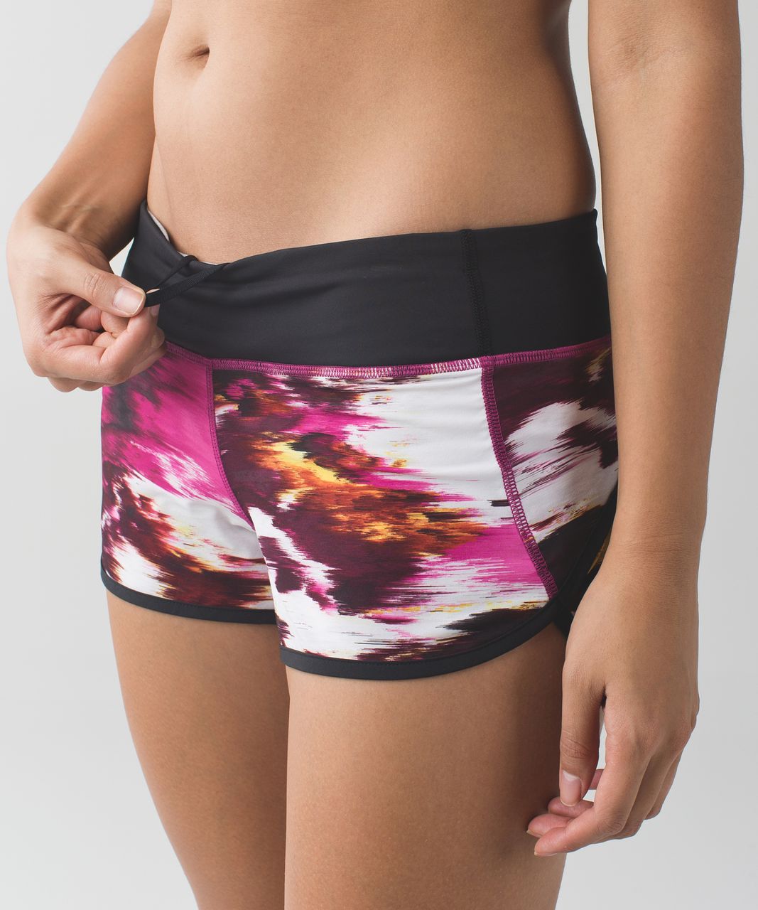 Lululemon Speed Short *4-way Stretch - Pigment Wind Berry Rumble Multi / Black