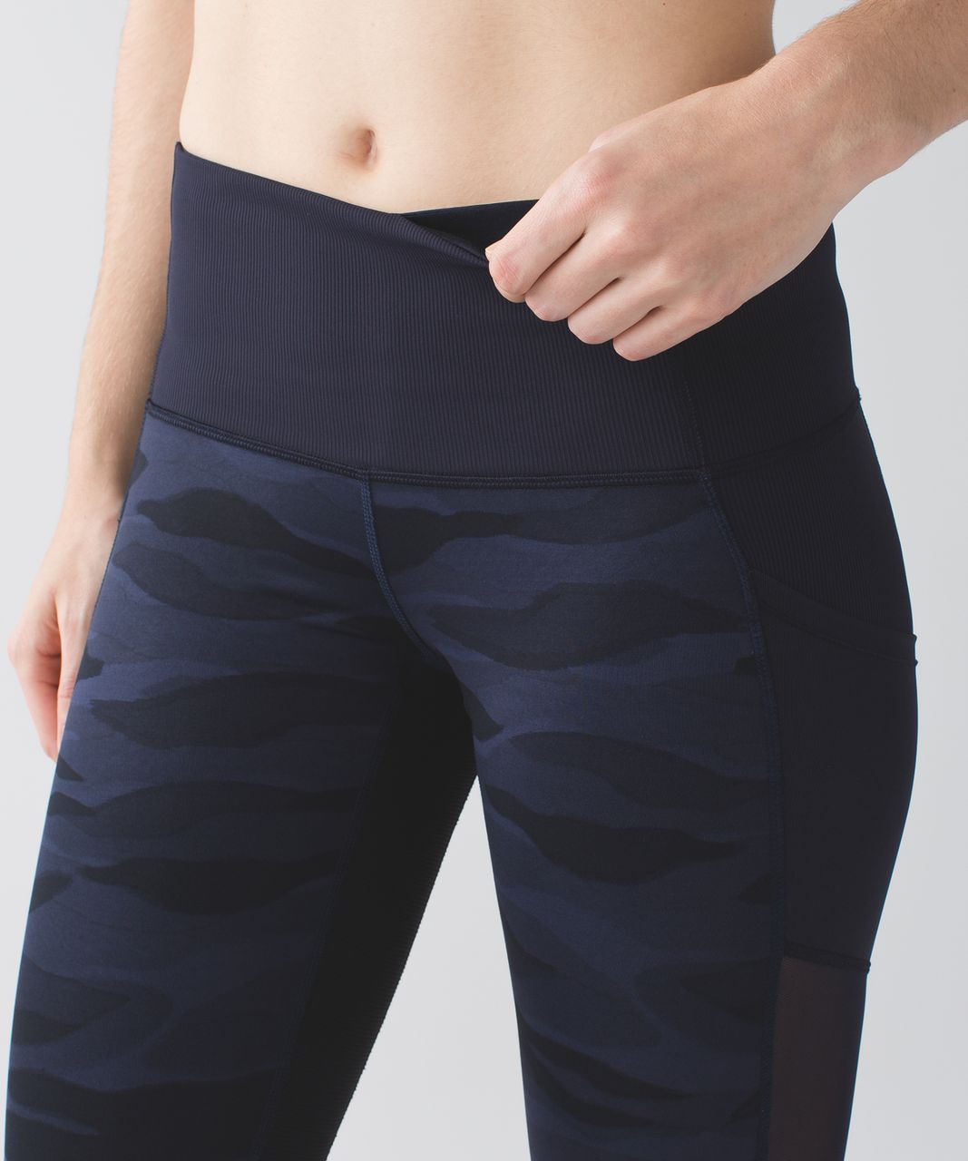 Lululemon Seek The Heat Crop - Mini Coast Camo Deep Navy Black