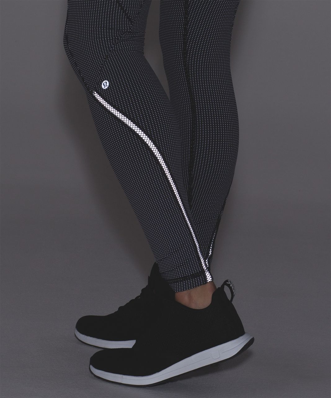 LULULEMON Cadence Crusher Tight Black Reflective Zip Pockets Women's Size: 4