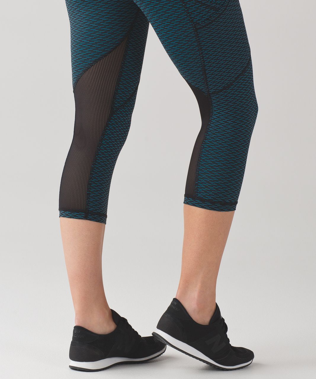 Lululemon Black White Mini Cinder Lace Print Outrun 17 Crop Leggings Size 4