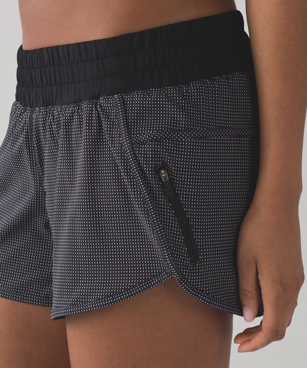 Lululemon Tracker Short V *4 - Black - lulu fanatics