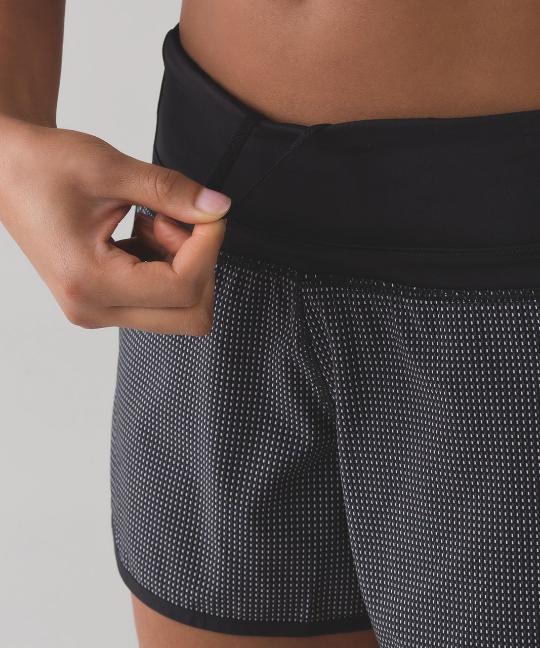 Lululemon Run Times Short (4-way Stretch 4") - Teeny Check Print White Black / Black