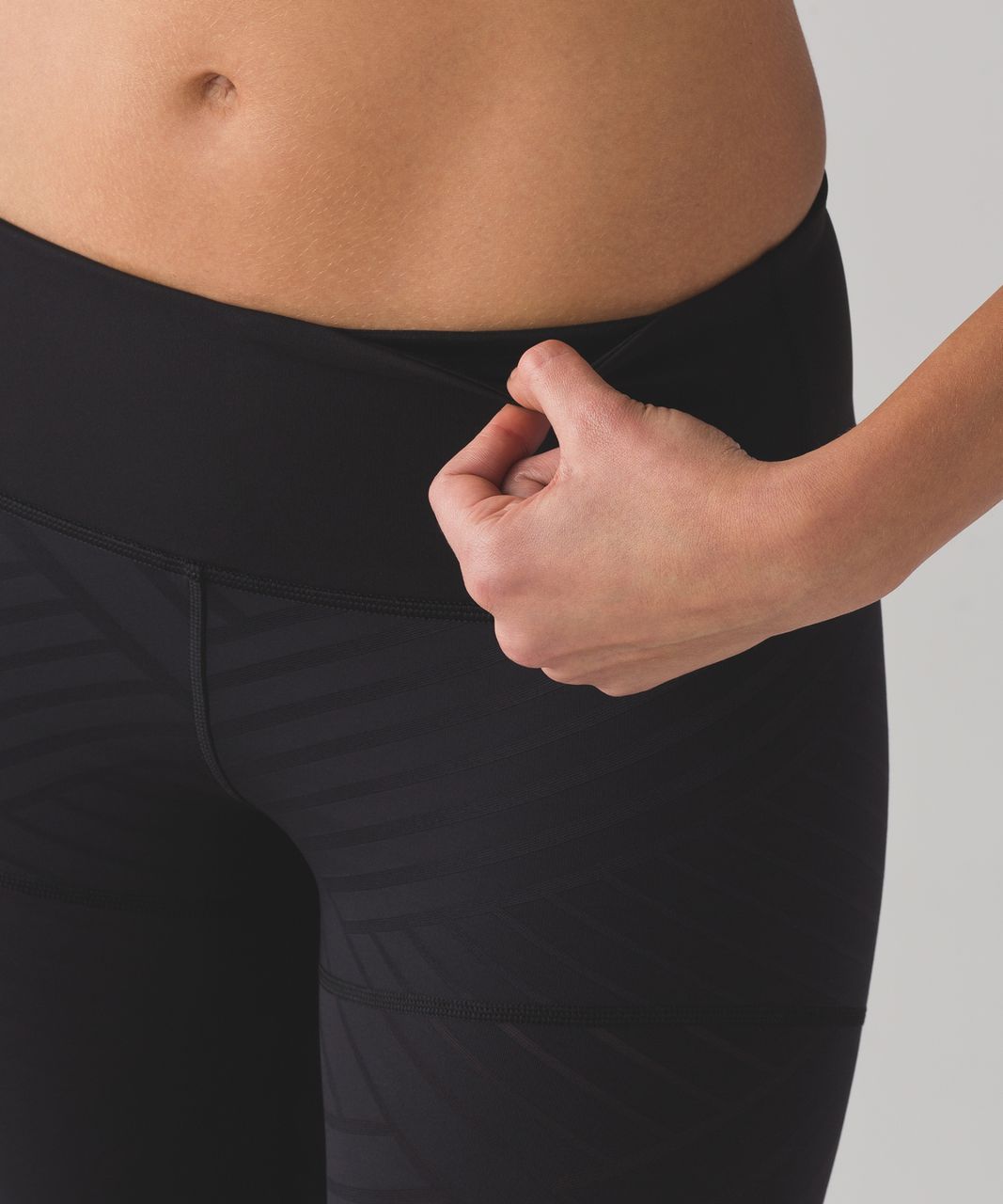 Lululemon Hot Like Agni Crop (23) - Black - lulu fanatics