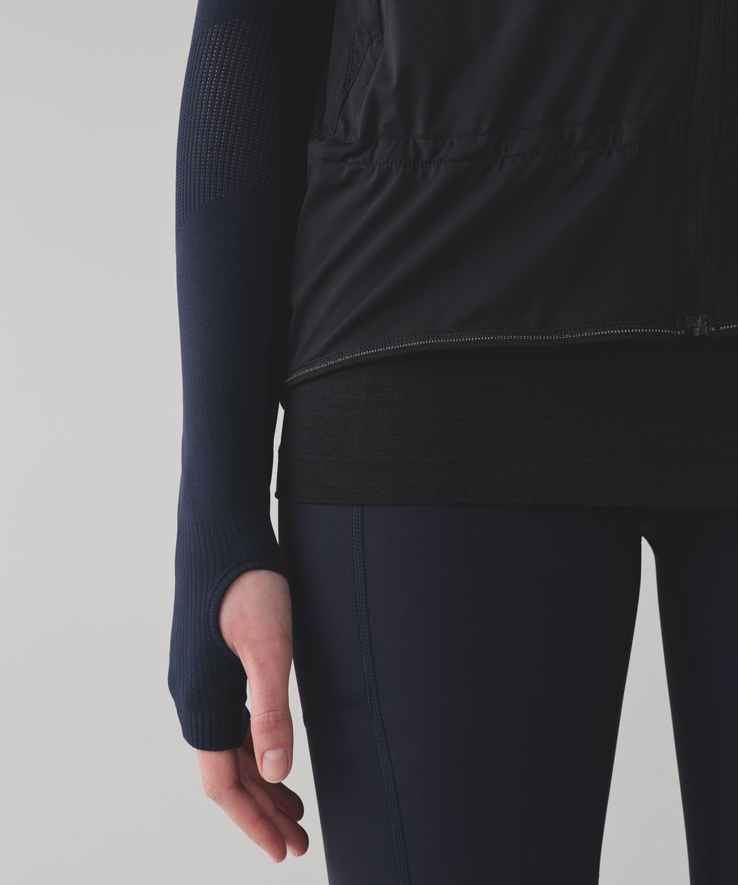 Lululemon High Speed Run Arm Warmers - Midnight Navy - lulu fanatics