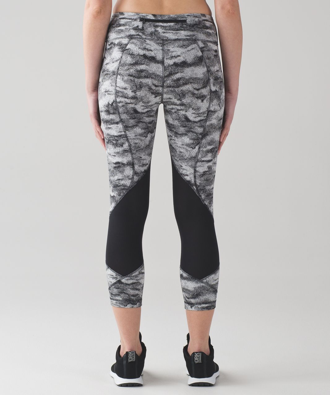 Lululemon Pace Rival Crop (22") - Power Luxtreme Hazy Days Black White / Black