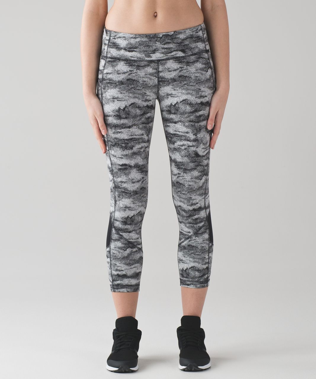 Lululemon Pace Rival Crop (22") - Power Luxtreme Hazy Days Black White / Black