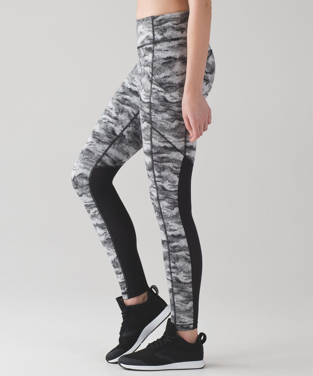 Lululemon Speed Tight V - Power Luxtreme Hazy Days Black White / Black - lulu  fanatics