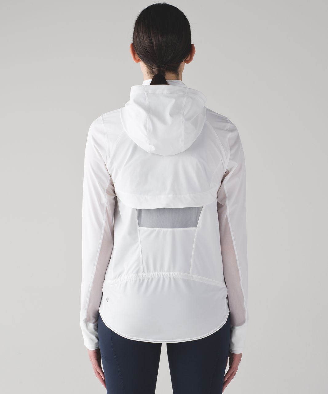 https://storage.googleapis.com/lulu-fanatics/product/24885/1280/lululemon-kicking-asphalt-jacket-white-0002-152879.jpg