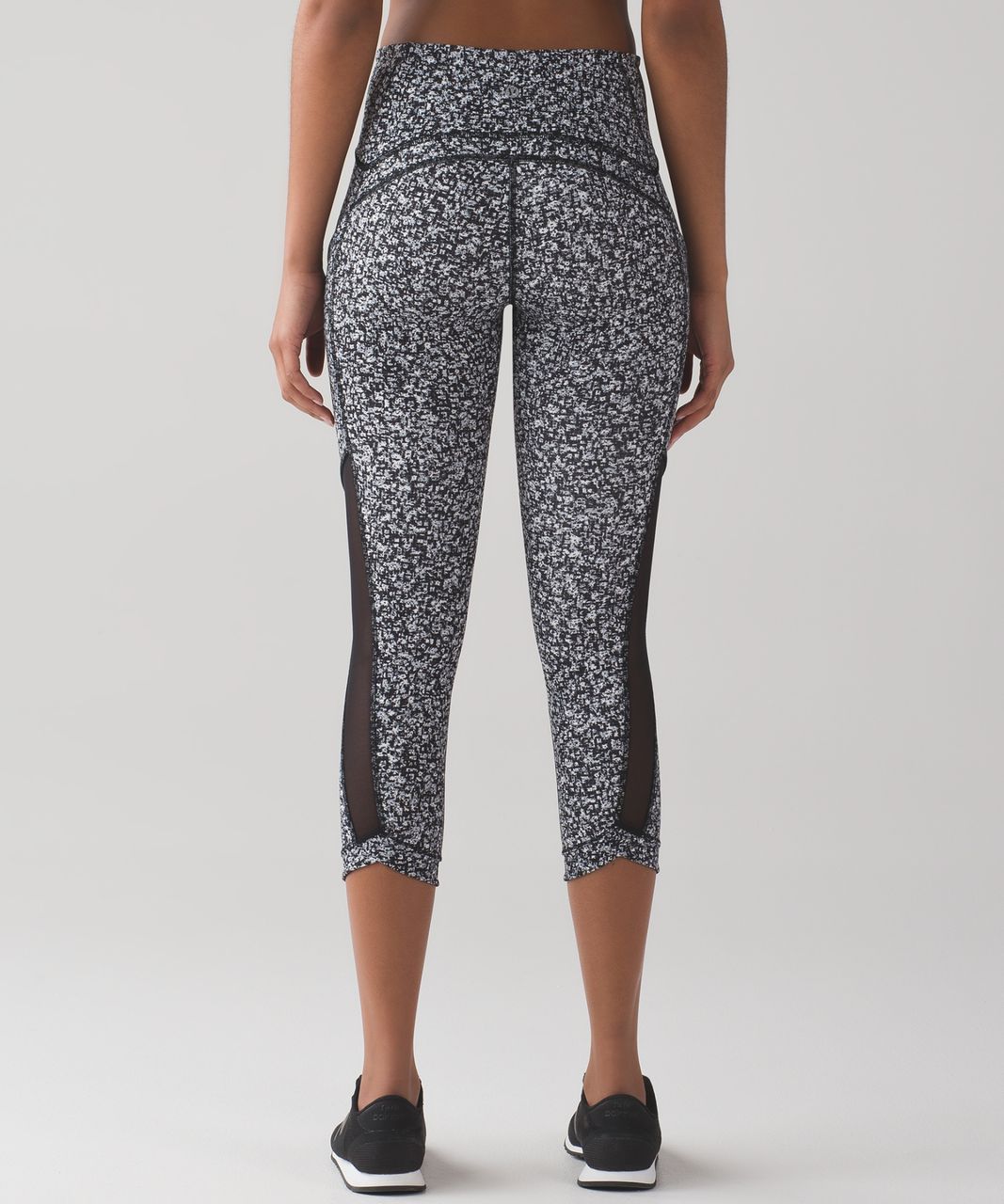 Lululemon Sole Training Crop - Daisy Dust Alpine White Black / Black