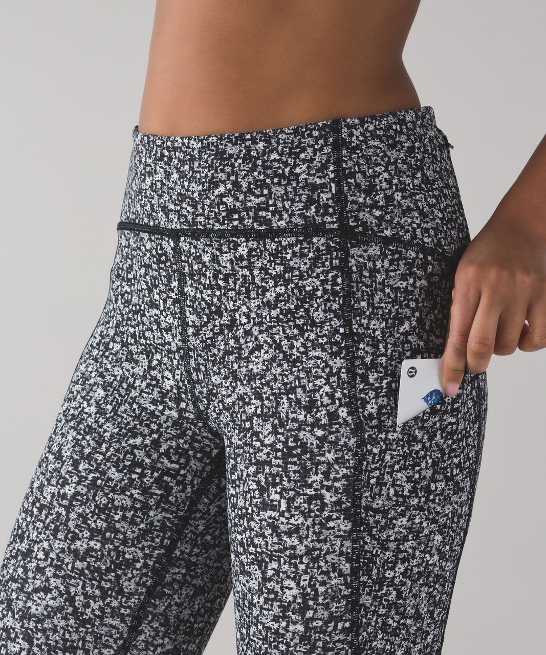 Lululemon Sole Training Crop - Daisy Dust Alpine White Black / Black