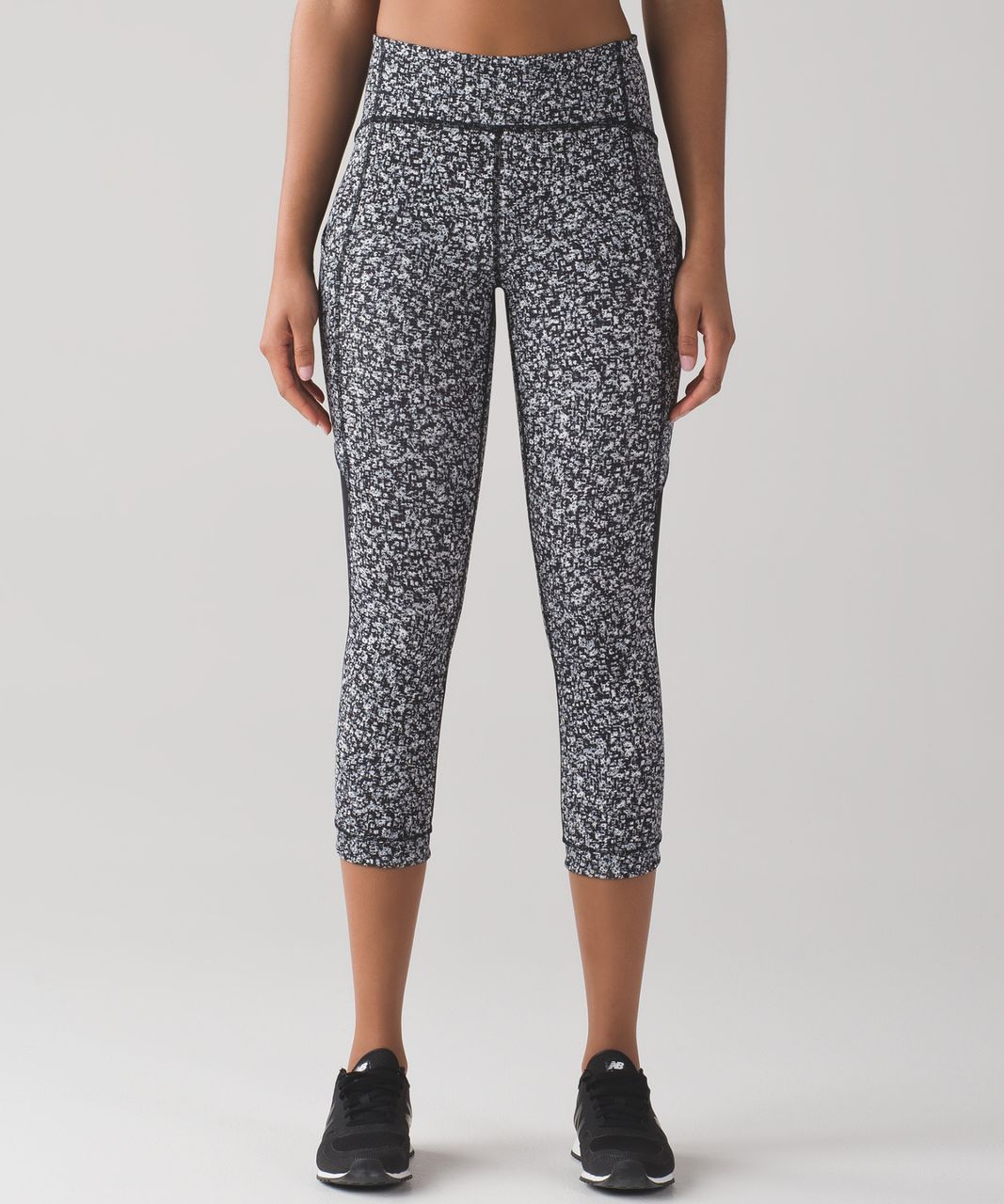 Lululemon Sole Training Crop - Daisy Dust Alpine White Black / Black - lulu  fanatics