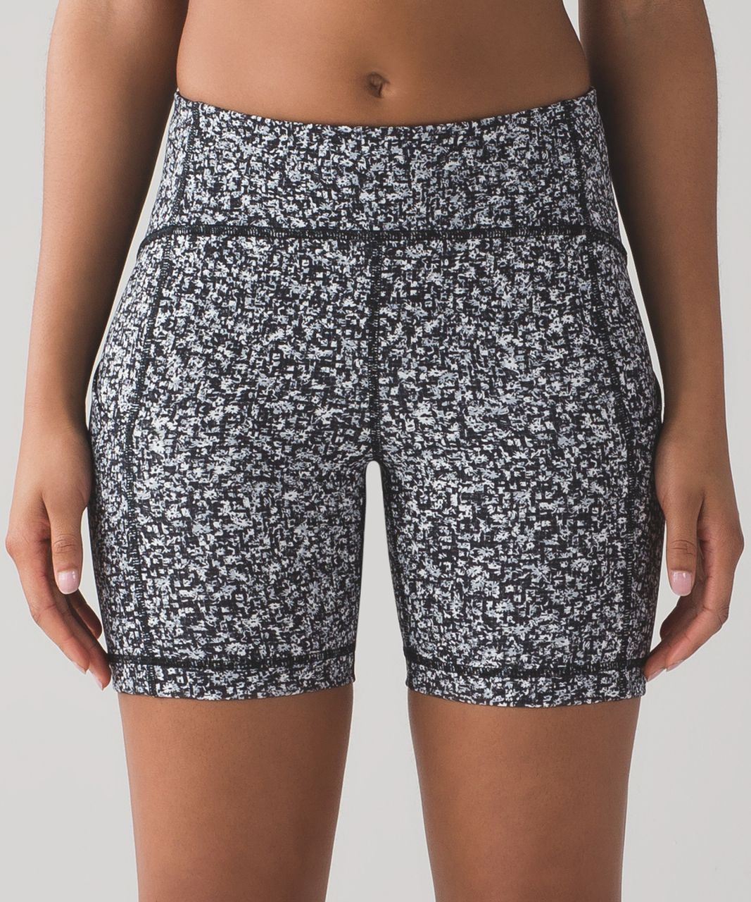 Lululemon Sole Training Short - Daisy Dust Alpine White Black / Black