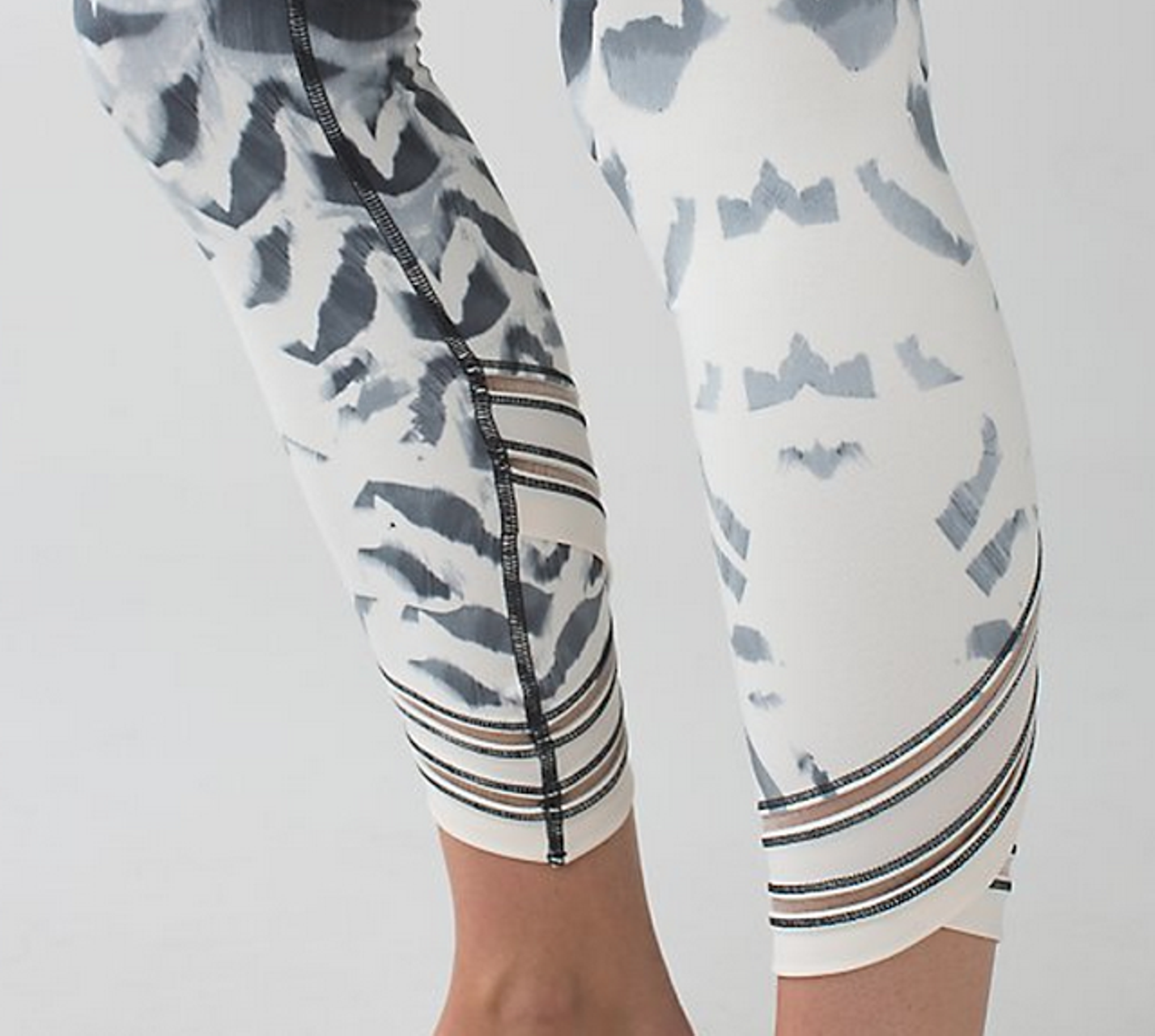 lululemon yin to you pretty plume angel wing crop leggings - size 4/6 –  good market thrift store