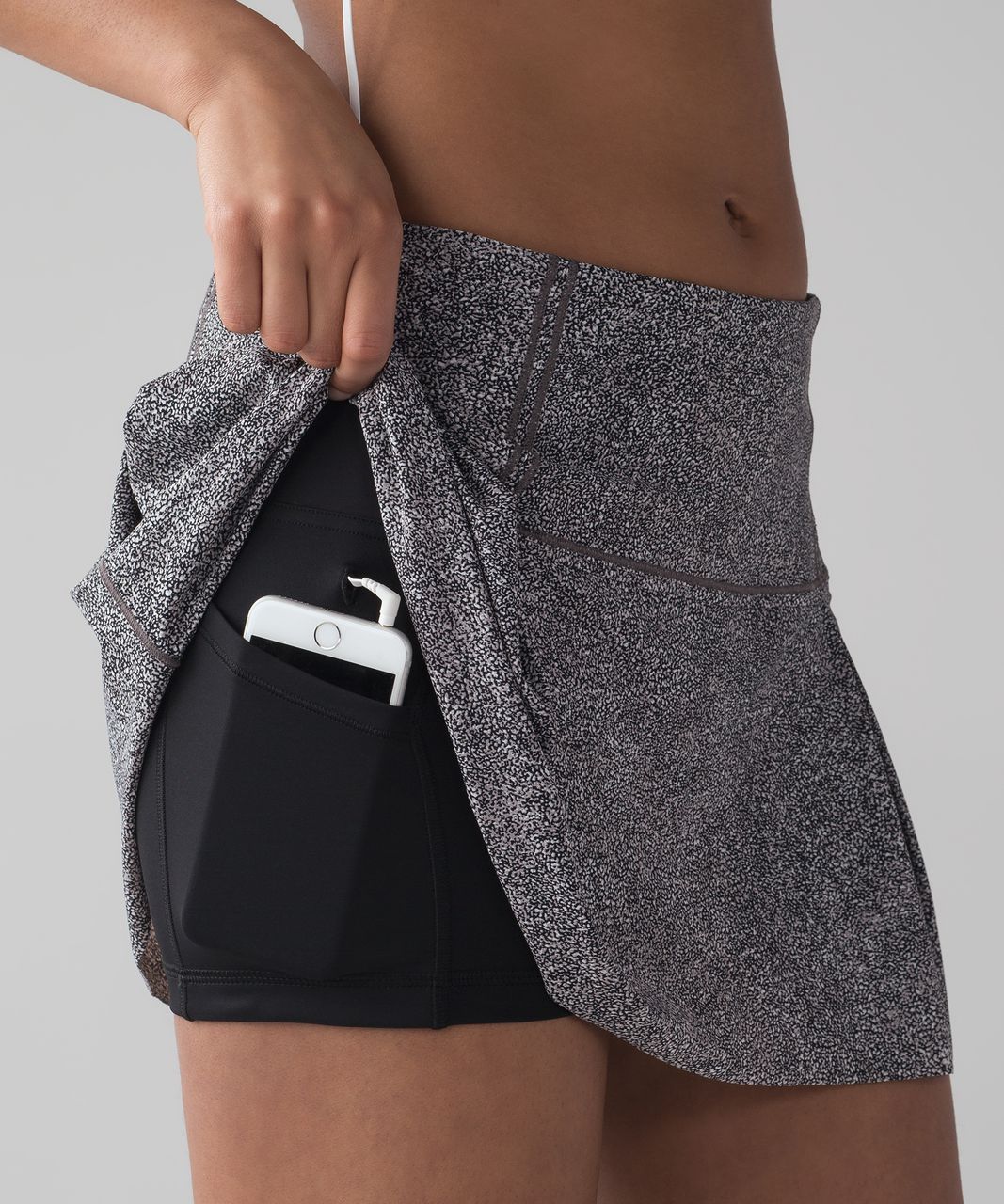 Lululemon Lost In Pace Skirt (Regular) (13") - Sea Spray Alpine White Dark Chrome / Black