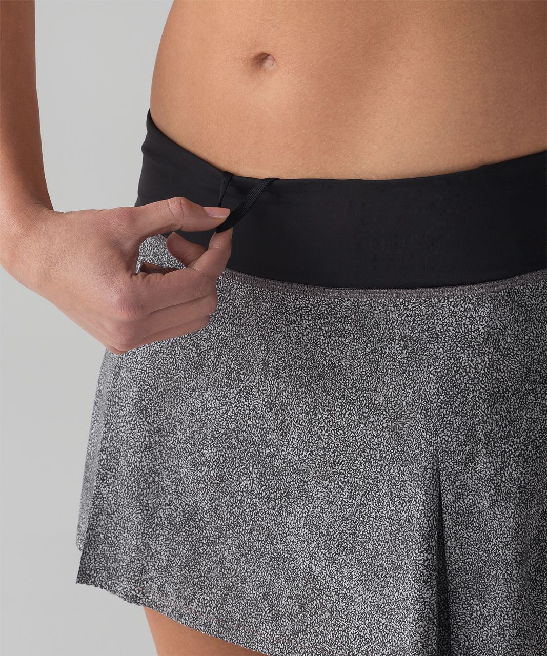 Lululemon Smooth Stride Skirt - Sea Spray Alpine White Dark Chrome / Black