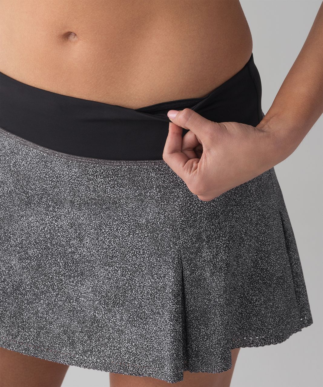 Lululemon Smooth Stride Skirt - Sea Spray Alpine White Dark Chrome / Black