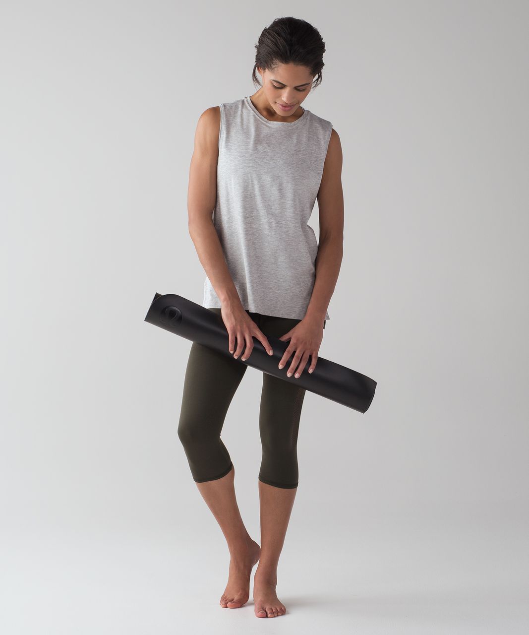 Lululemon reveal crop 15” in black leggings mesh design XS