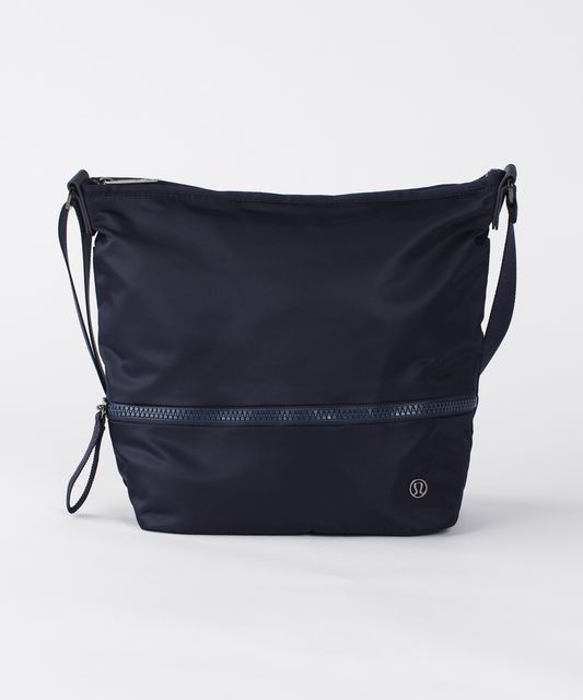 Lululemon Go Lightly Shoulder Bag 