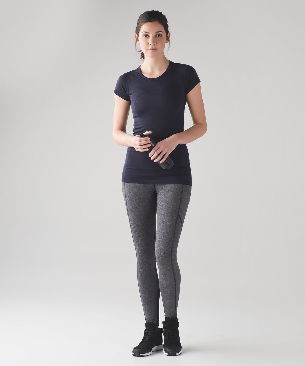 Mid-size fit pic! SS Swiftly in midnight navy with 23” Zoned In tights in  cerulean blue : r/lululemon