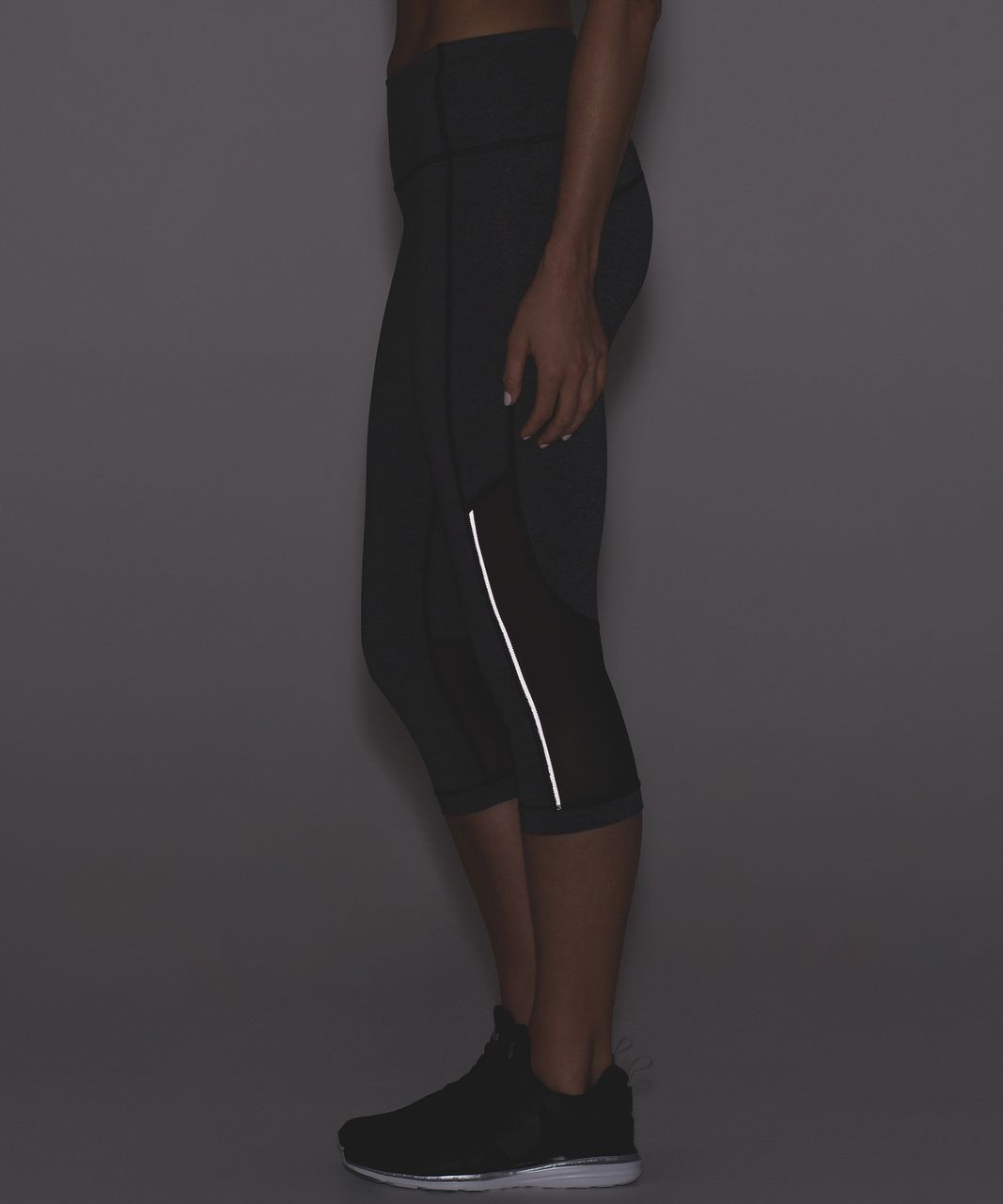 Cropped Under Armor leggings with mesh
