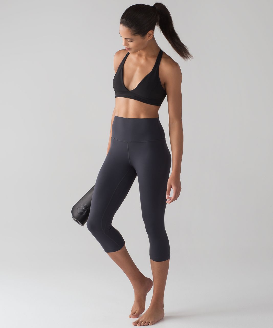 https://storage.googleapis.com/lulu-fanatics/product/25474/1280/lululemon-all-day-breeze-bra-black-0001-156382.jpg