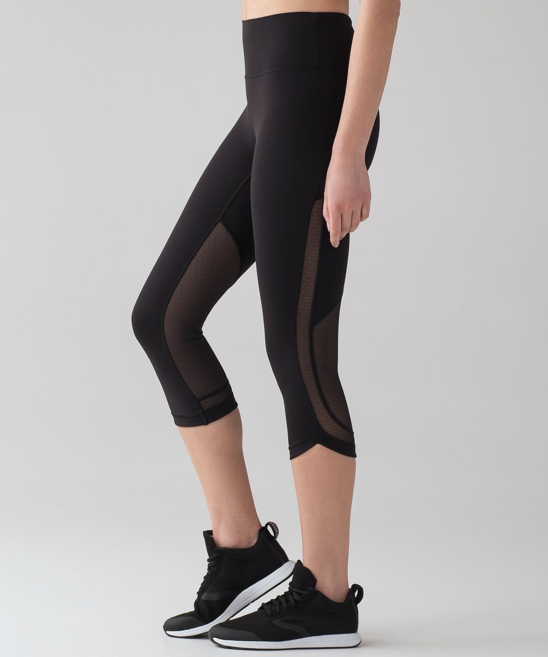 Lululemon Revitalize Crop (21) - Black - lulu fanatics