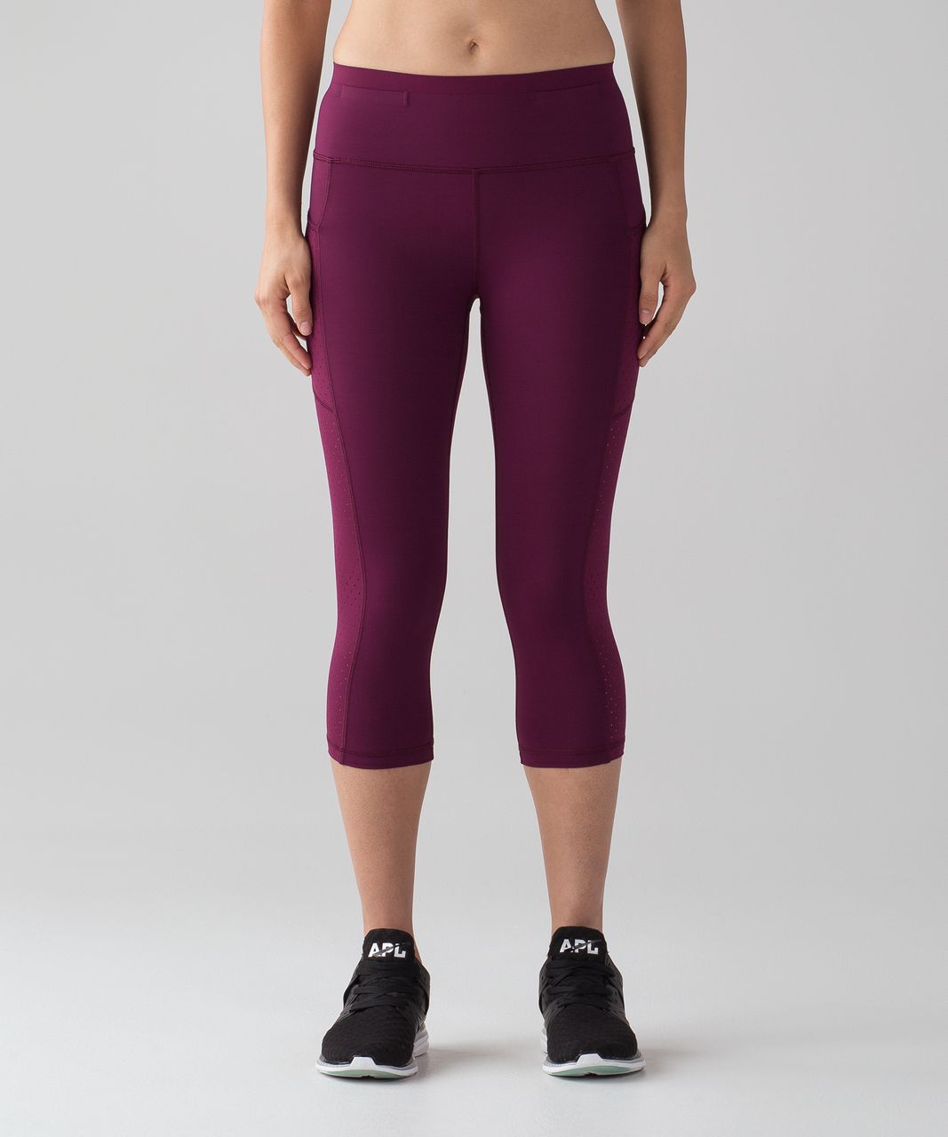 lululemon mind over miles crop top