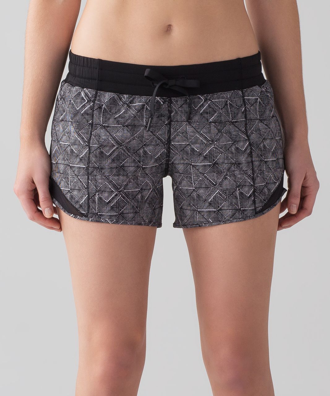 Lululemon Hotty Hot Short (Long 4") - Formation Alpine White Black / Black