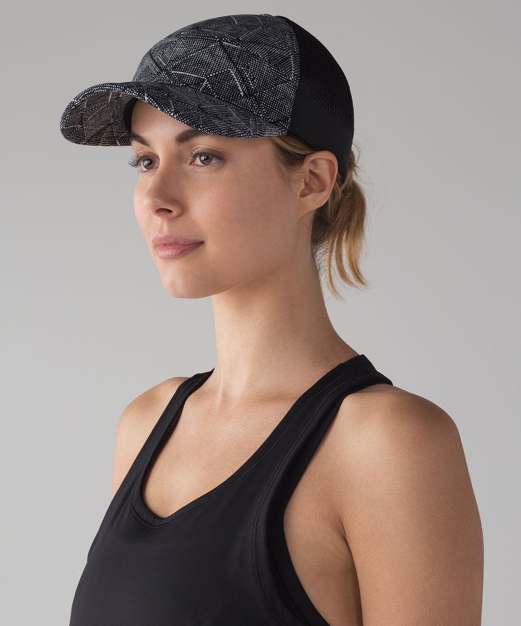 Lululemon Dash & Splash Cap - Formation Alpine White Black / Black