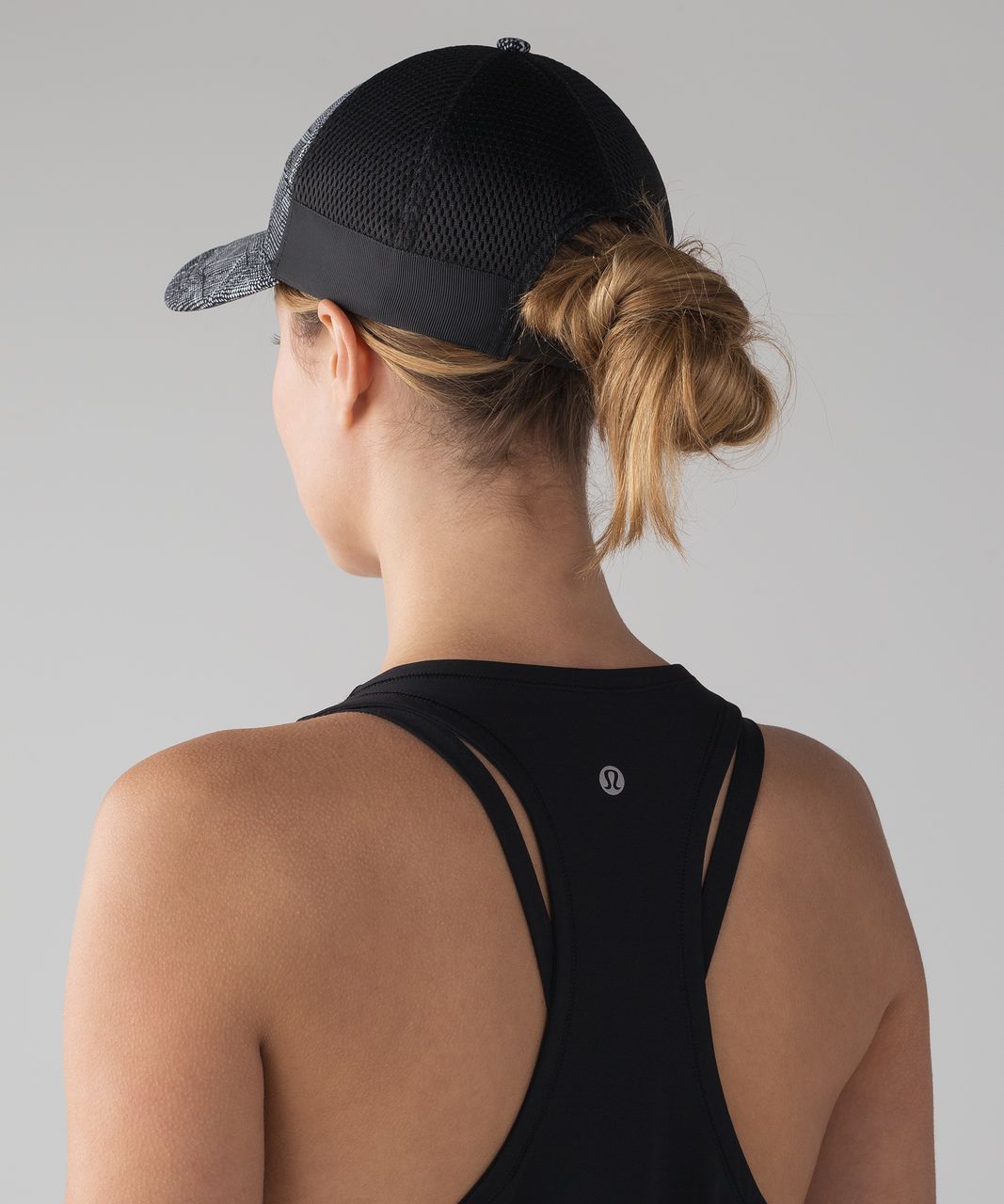 Lululemon Dash & Splash Cap - Formation Alpine White Black / Black