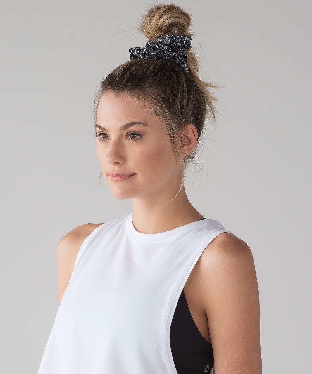 Lululemon Light Locks Scrunchie - Daisy Dust Alpine White Black / Black