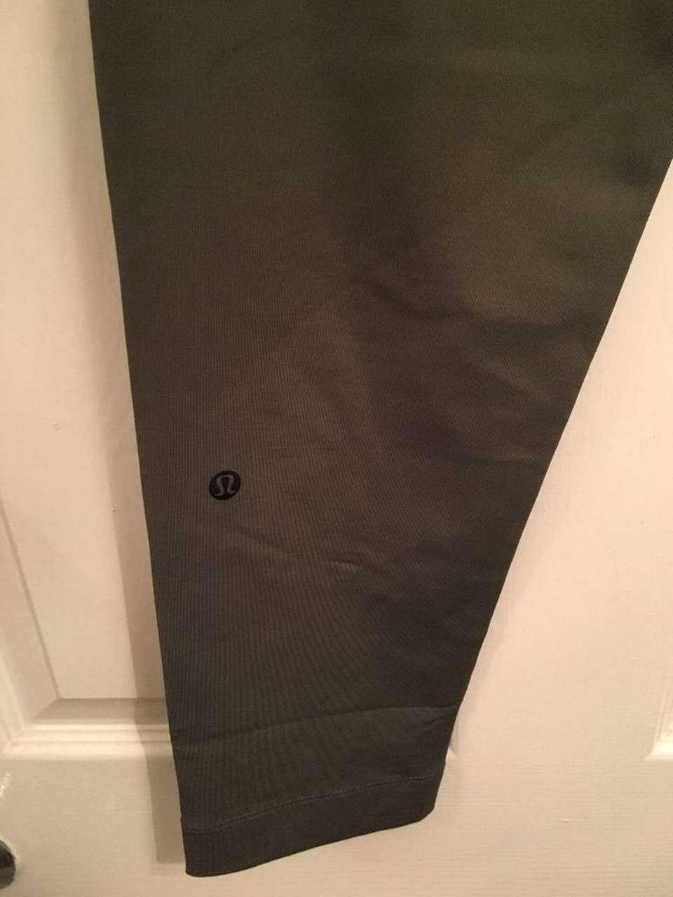 Lululemon Jet Crop Slim Luxtreme Ziggy Snake Fatigue Gator Green