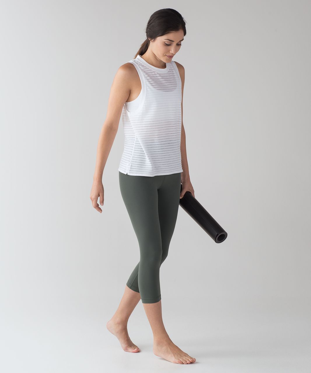 Lululemon Dark Forest Align Crops 19” Size 2