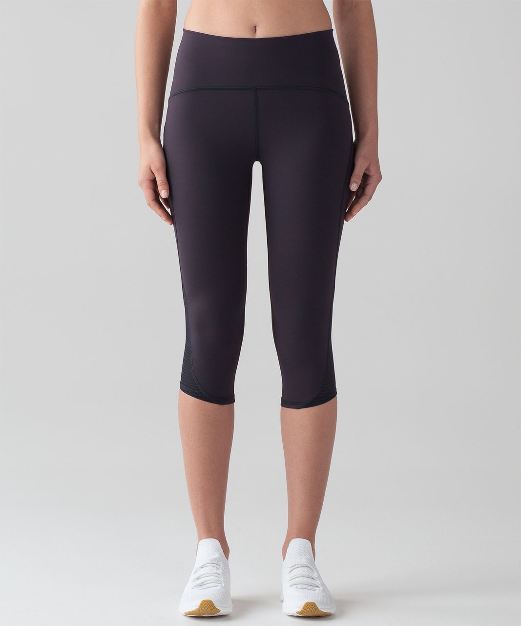 The Fitting Room: Lululemon Lean In LS & Hint of Sheer Cropped