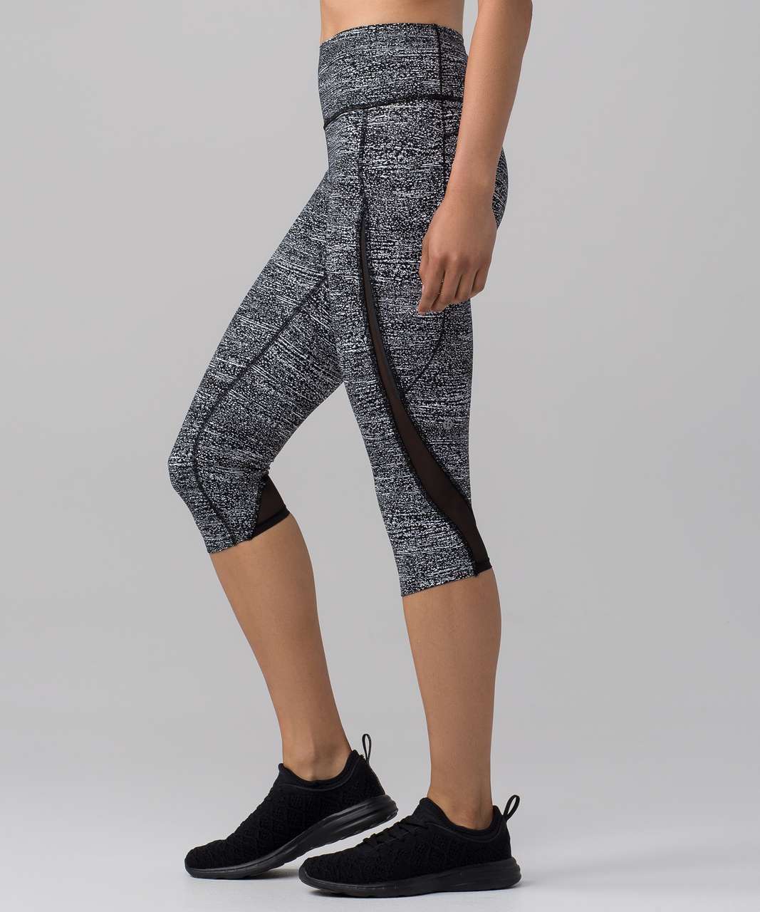 Lululemon Pace Perfect Crop (17) - Air Time White Black / Black