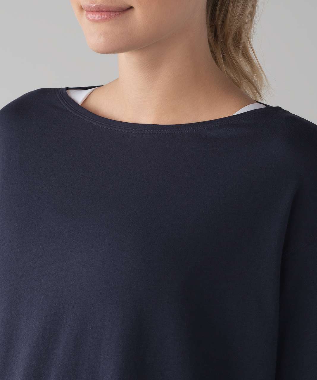 Lululemon Back In Action Long Sleeve - Midnight Navy